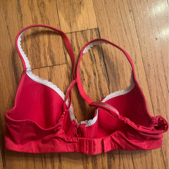 Victoria’s Secret convertible bra - Picture 2 of 3